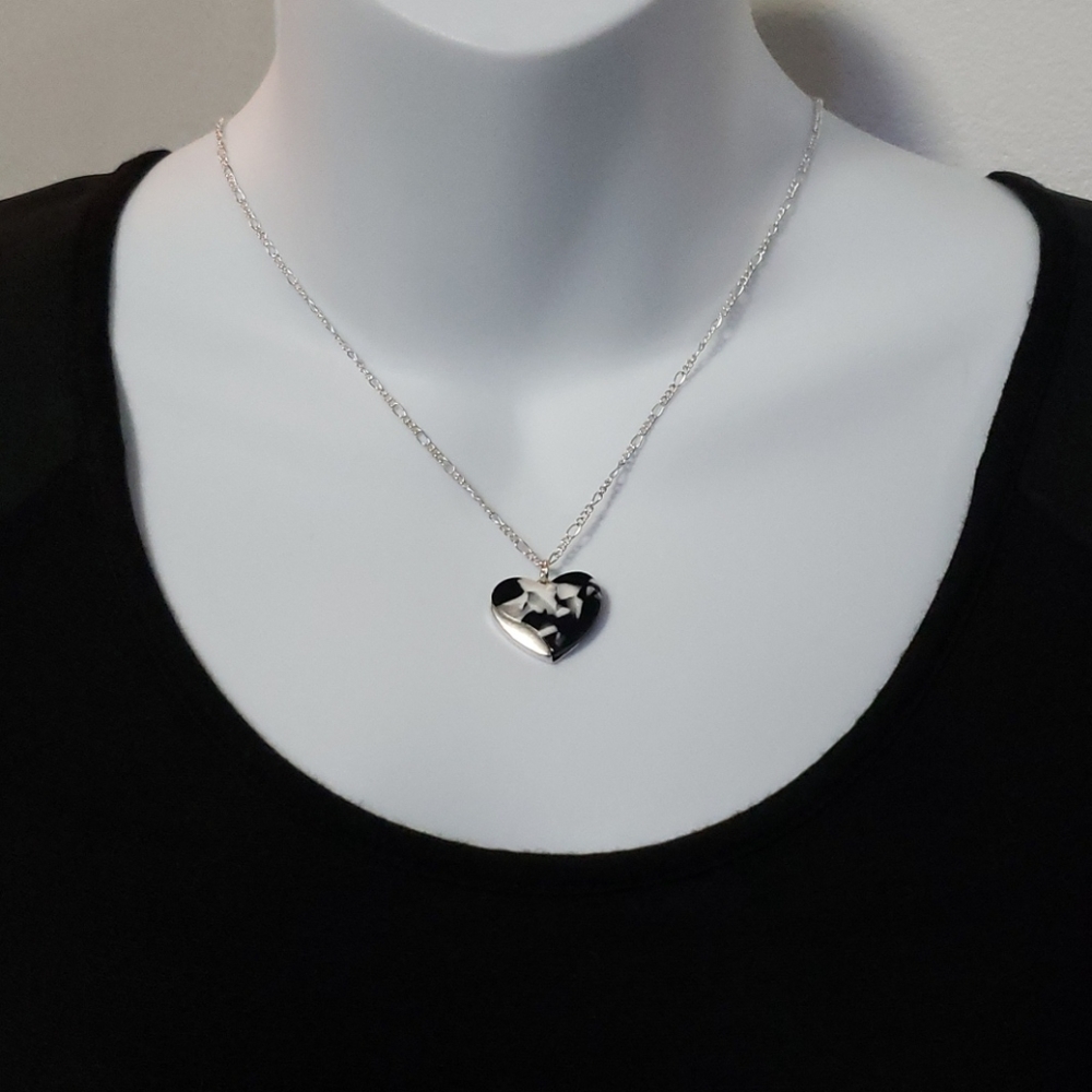 NWT! Icing heart necklace!